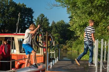 Příjezd lodí z Týna (© Veronika Gregorová, 03/2017)