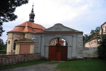 Hlavní vstup do zámku (© Pavel Vítek 08/2005)