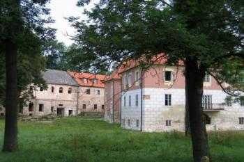 Pohled na zámek z parku (© Pavel Vítek 08/2005)