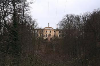 Zámek od severu z údolí Robečského potoka (© Ivan Grisa, 03/2009)