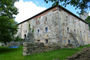 tvrz Bernartice (© Vlastislav Mareček, 06/2016)
