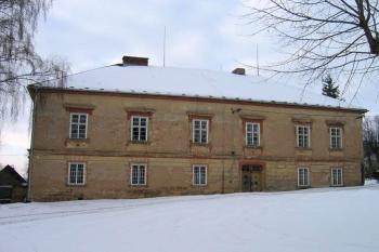 Pohled z bývalého zámeckého dvora ( © Pavel Vítek 02/2006)