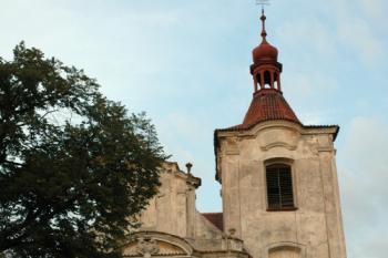 vstupní průčelí (© Aleš Marek 08/2005)