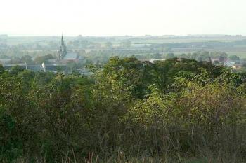 Pohled od hradiska ke Křenovicím ( © Ondřej Štěpánek 10/2005)