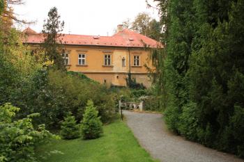 Zámek v arboretu (© Roman Krejčí, 10/2014)