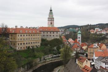 Dolní část zámku od západu ( © Ivan Grisa 04/2011)