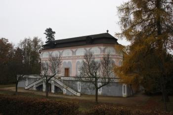 Letohrádek Bellaria od severu ( © Ivan Grisa 10/2011)