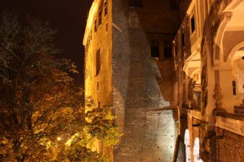 IV. patro Plášťového mostu: pohled od východu na přilehlou část Horního hradu ( © Ivan Grisa 10/2011)