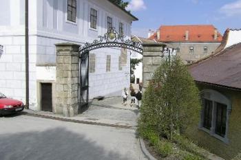 Brána na V. nádvoří (© Fanda Mikeš 04/2004)