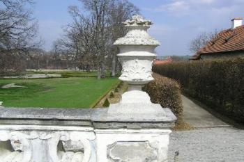 Zahrada (© Fanda Mikeš 04/2004)