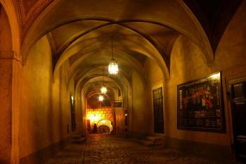 Průjezd mezi III. a IV. nádvořím (© Jiří Cukr, 07/2009)