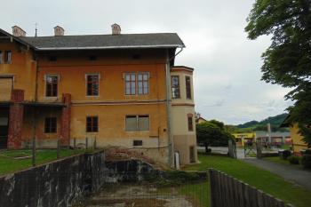 Západní část parkového průčelí (© Dušan Dohňanský  05/2022)