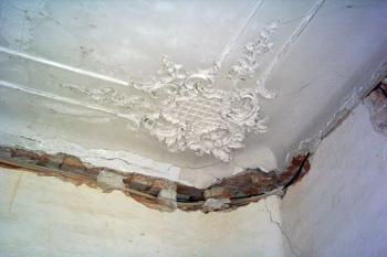 Detail štukové výzdoby stropů v patře zámku (© Miroslav BITTER 09/2005)