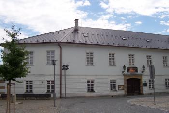 Původně biskupský hrad, později fara, dnes muzeum (© Ivo Rozehnal 06/2016)
