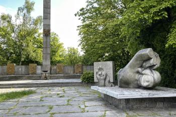 Ostrá hůrka-památník (© Tomáš Stříbný  06/2021)
