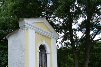 Juchtová kaple na křižovatce Unčín - Přestanov - Stradov (© František Kinař 05/2017)