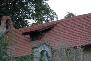Zaniklé náhrobní kameny v okolí (© Aleš Marek 10/2005)