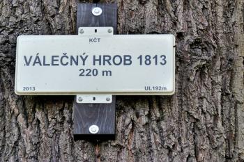 Hromadný hrob 10 000 padlých v Přestanově ( © František Kinař 05/2017)