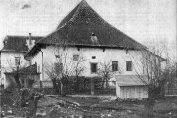 zámek od jihu (© Eva Križanová: Kaštieľ v Parížovciach, Monumentorum tutela 11, Obzor, Bratislava 1984)