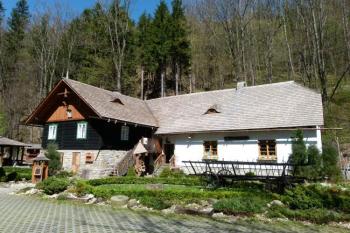 celkový pohled na bývalý vodní Šmířákův mlýn ( © Jan P. Štěpánek 04/2012)