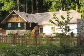 celkový pohled na starý Šmiřákův mlýn ( © Jan P. Štěpánek 09/2005)