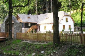 pohled přes řeku Ondřejnici ( © Jan P. Štěpánek 09/2005)