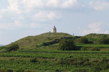 Celkový pohled na hrádek od jihu ( © Roman Řezáč 08/2005)