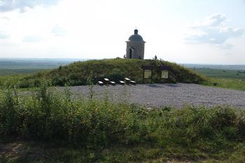 Novodobě upravené místo hrádku ( © Roman Řezáč 08/2005)