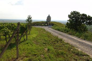 Pohled od severovýchodu ( © Roman Řezáč 08/2005)