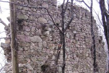 severní hradba předhradí ( © Jan P. Štěpánek 11/2007)
