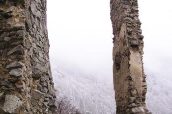 prostor pozdně gotického paláce ve východní části hradu ( © Jan P. Štěpánek 11/2007)