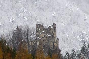 pohled na hradní jádro od jihozápadu ( © Jan P. Štěpánek 11/2007)