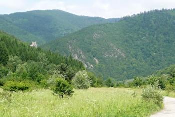 Strhrad a hřebeny Malé Fatry v soutězce řeky Váh ( © Jan P. Štěpánek 06/2010)