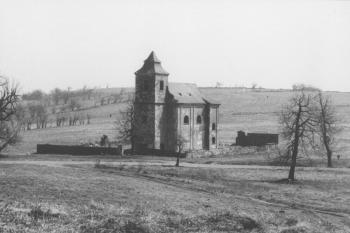 Kostel v posledních minutách před odstřelem ( © archiv Miroslav Grisa)