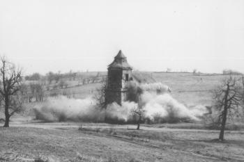 Odstřel kostela ( © archiv Miroslav Grisa)