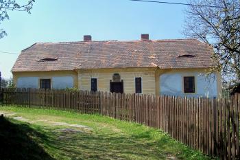 Bývalý obecní chudobinec (© Michal Schuster, 04/2009)