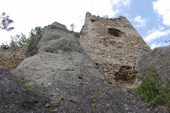Východní vnější stěna prvního paláce ( © Roman Řezáč 09/2005)