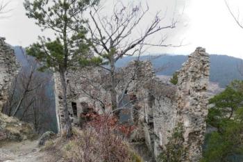 panorama nejstarší části hradu, horního paláce ( © Jan P. Štěpánek 02/2008)
