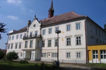 Hlavní budova zámku (© Pavel Vítek 09/2005)