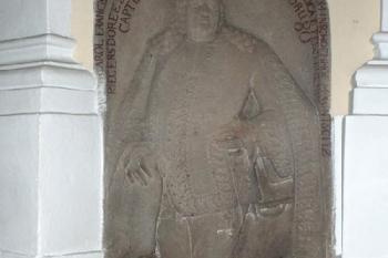 Karel sv.p. Skrbenský z Hříště (náhrobní kámen je umístěn v hlavní lodi kostela) (© Miroslav BITTER 12/2006)