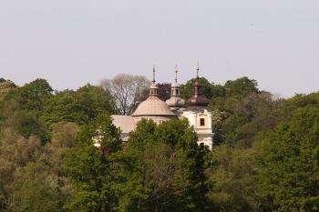 Pohled na kostel Prozřetelnosti Boží od Volenského rybníka ( © Miroslav BITTER 05/2007)