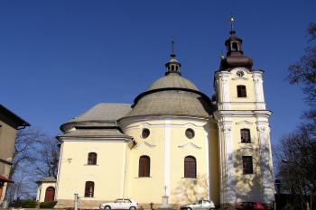 pohled na jižní frontu kostela Prozřetelnosti Boží ( © Jan P. Štěpánek 02/2008)