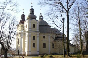 kostel od severovýchodu, ze Zámeckého parku ( © Jan P. Štěpánek 02/2008)