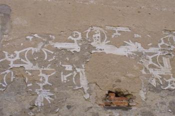 pozůstatek sgrafita na nádvoří - západní křídlo (© zdeněk komínek, 05/2009)
