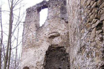 mladší brána prolomená v renesanční baště na severovýchodě areálu ( © Jan P. Štěpánek 02/2008)