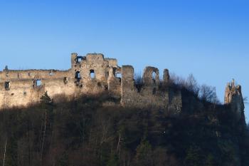 jižní fronta hradu ( © Jan P. Štěpánek 02/2008)