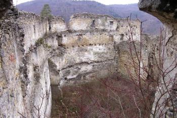 jihozápadní část hradu - pohled z renesančního paláce ( © Jan P. Štěpánek 02/20088)