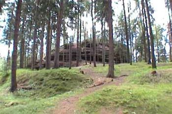Skála, na které hrádek stával (© Jiří Čížek)