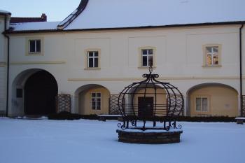 zámecká kašna (© rodo chrozit, 01/2006)