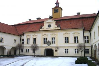 Východní trakt zámku ( © Pavel Vítek 02/2006)